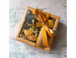 Праздничный бокс с макарунс