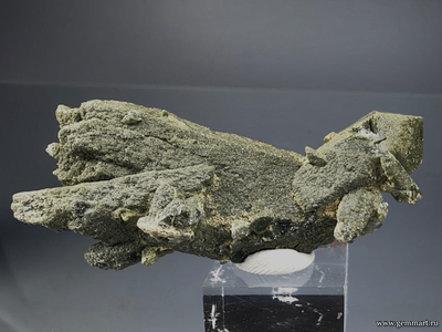 Горный хрусталь с включениями хлорита. Северная Осетия. 55*25*23мм