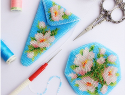 Чехол для ножниц и игольница "Яблоневый цвет" Набор для вязания крючком с бисером от Ирины Рудевич