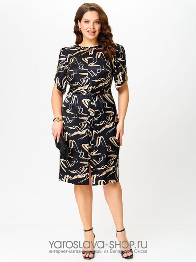Женское платье прямого силуэта с абстрактным принтом