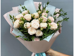 Букет из кустовых пионовидных роз "Аура"