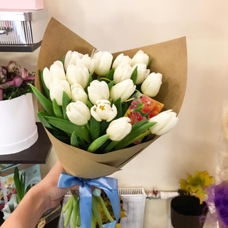 Букет из 17 белоснежных тюльпан на 8 марта