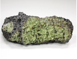 Хризолит (Перидот, Оливин) кристаллы на породе, США (100*42*33 мм, 154 г) №27235