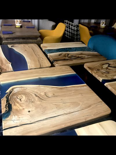 стол река из эпоксидной смолы для кафе