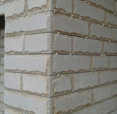 Мекегинский камень с гладкой сердцевиной, со сколом