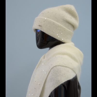 Белая женская шапка с отворотом  и пайетками Vizio Италия 6943 CRY