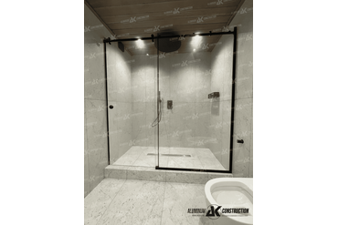 Душевая цельностеклянная перегородка купе
Практичный и надежный вариант для ваших  комнат гигиены, как в квартирах, так и частных домах. 
Изготавливается только под заказ
