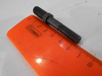Шпилька головки цилиндра Иж П 3