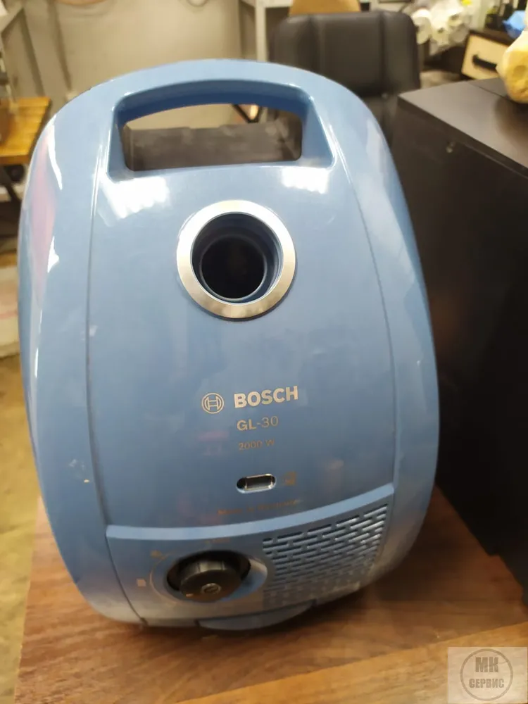 Пылесос Bosch VBBS22Z4VO 002977 не включается