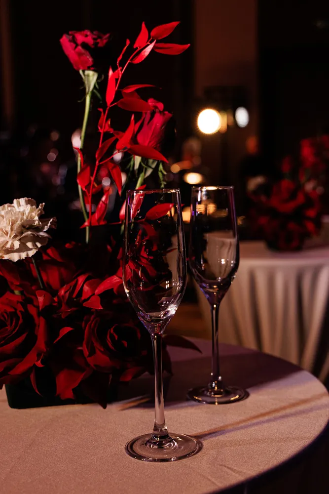 Оформление презентации Kuppersberg цветочными композициями от компании "Приятно" 