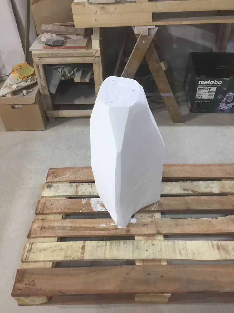 Внимательно посмотри с каждой стороны, что же еще подкорректировать?...