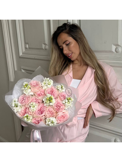 БУКЕТ МИКС ПИОНОВИДНЫХ РОЗ И МАТТИОЛЫ