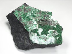 Уваровит кристаллы на породе, Кальцит, Урал (76*57*25 мм, 161 г) №25852