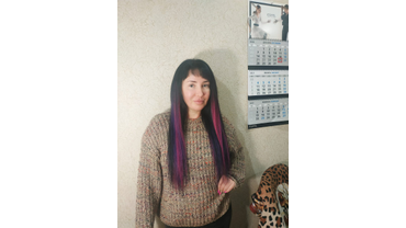 Коррекция наращивания волос плюс окрашивание в два цвета тёмный и фиолетовый с добавлением волос для наращивания фото и работа домашняя мастерская Ксении Грининой