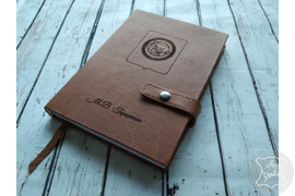 кожаный ежедневник с гравировкой логотипа и фио