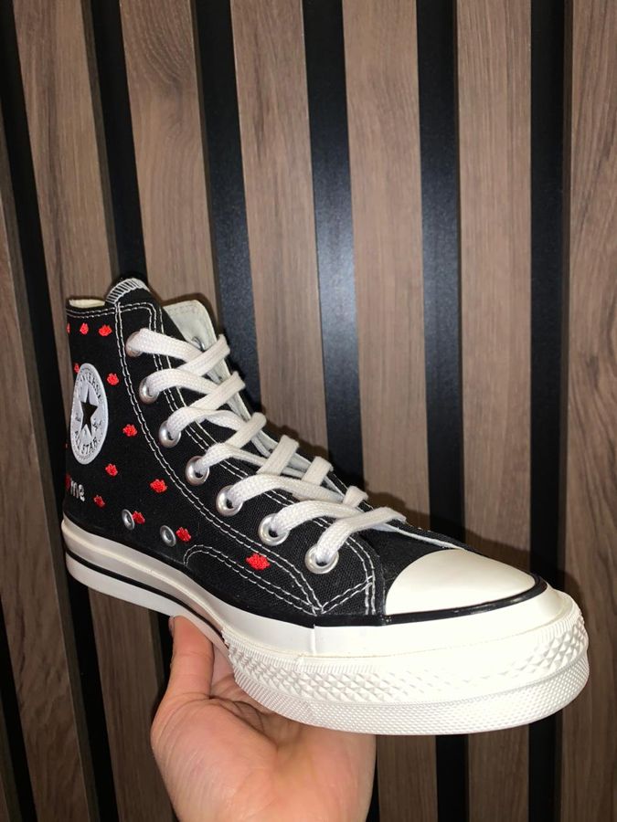 A01600C Converse Love Me