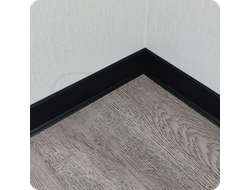 Плинтус ХДФ Dollken S60 Flex Life TOP 60мм Х 2,575 м - 1144 Черный в интерьере 5