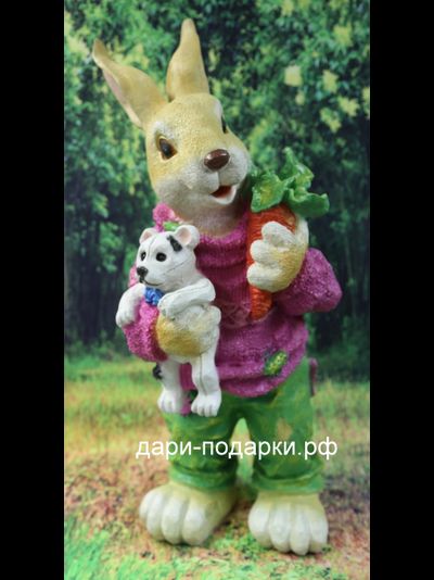 Кролик с игрушкой  58*29см   3кг   полистоун Россия  2899/012438*