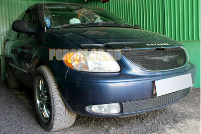 Защита радиатора Chrysler Voyager IV 2001-2004 (3D) black верх PREMIUM