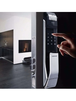 Двери с биометрическим замком