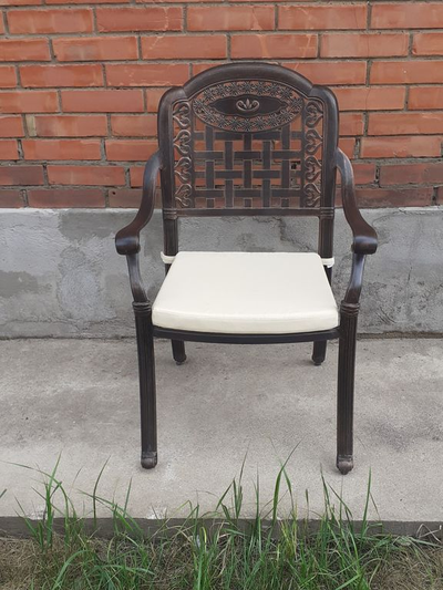 Комплект мебели из литого алюминия Sangay с барбекю