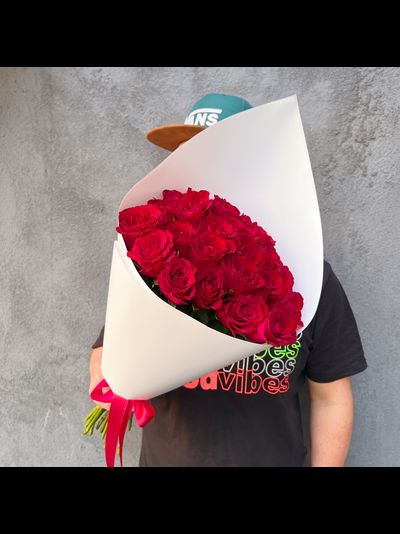 Букет красных роз 25 шт