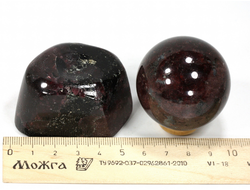 Редкость! Шар Гранат Альмандин с несколькими звездами астеризма на подставке из граната, Россия, Карелия (шар 41 мм, вес с подставкой 309 г) №37909