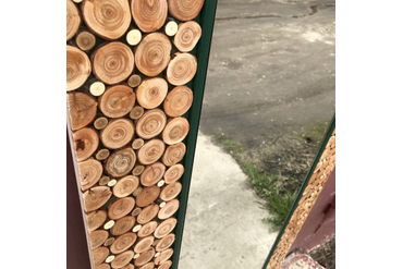 Зеркало в раме из спилов лиственницы. Работа spilcenter.com