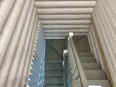 Комбинированная лестница (ясень+сосна)