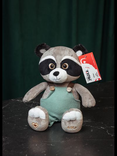 Плюшевый енот