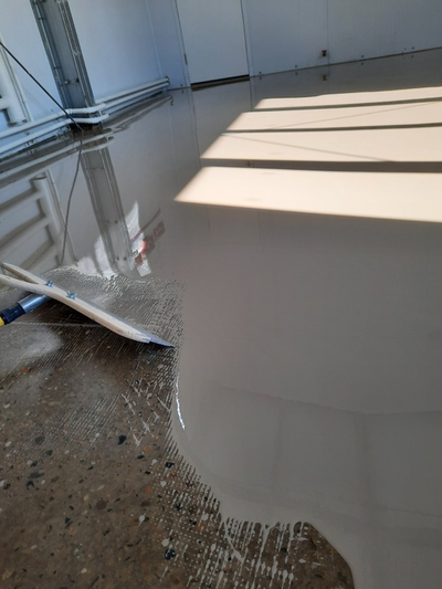 Ракля для заливки наливного пола