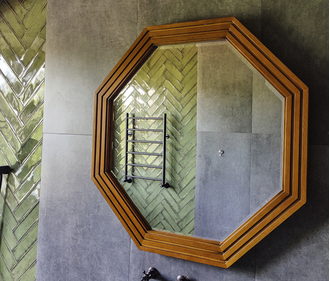 Зеркало восьмиугольное.