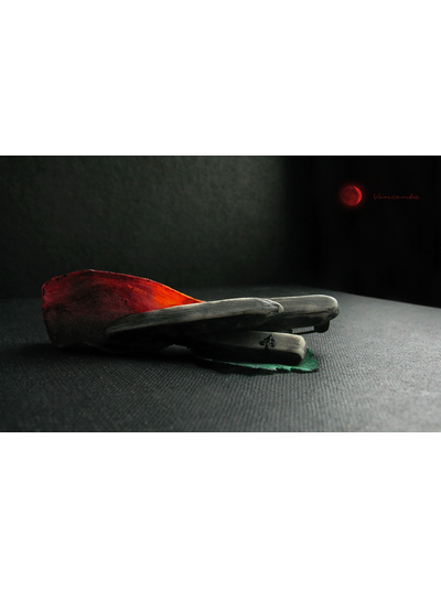 Брошь с лепестком розы "Воспоминание о былом"