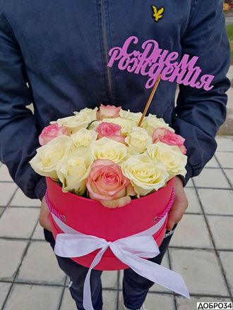 Шляпная коробка с розами S фото1