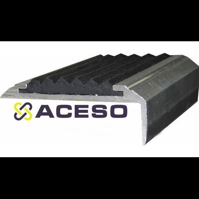 Алюминиевый угол с резиновой вставкой 3000 мм цвет в ассортименте