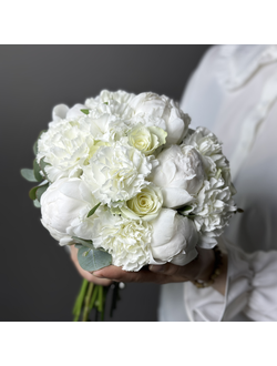Букет невесты с белыми пионами