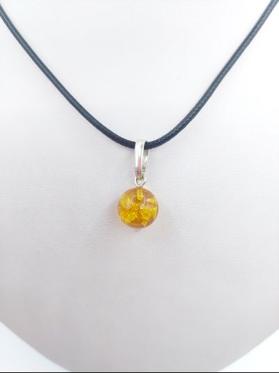Кулон из медового янтаря "Шар"