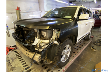 Рестайлинг Land Cruiser 200 из 2011 в 2021 год (классика, темные фары)