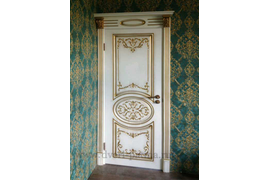 Фотография: установка в спальной, украшена капителью №7, монтаж двери в угловой проем, подрезка карниза.