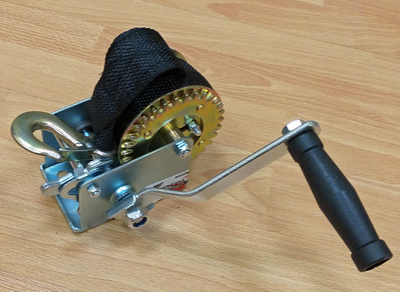 Лебедка ручная шестеренчатая (трос - ремень) 450кг, 8,5м, FA 737016