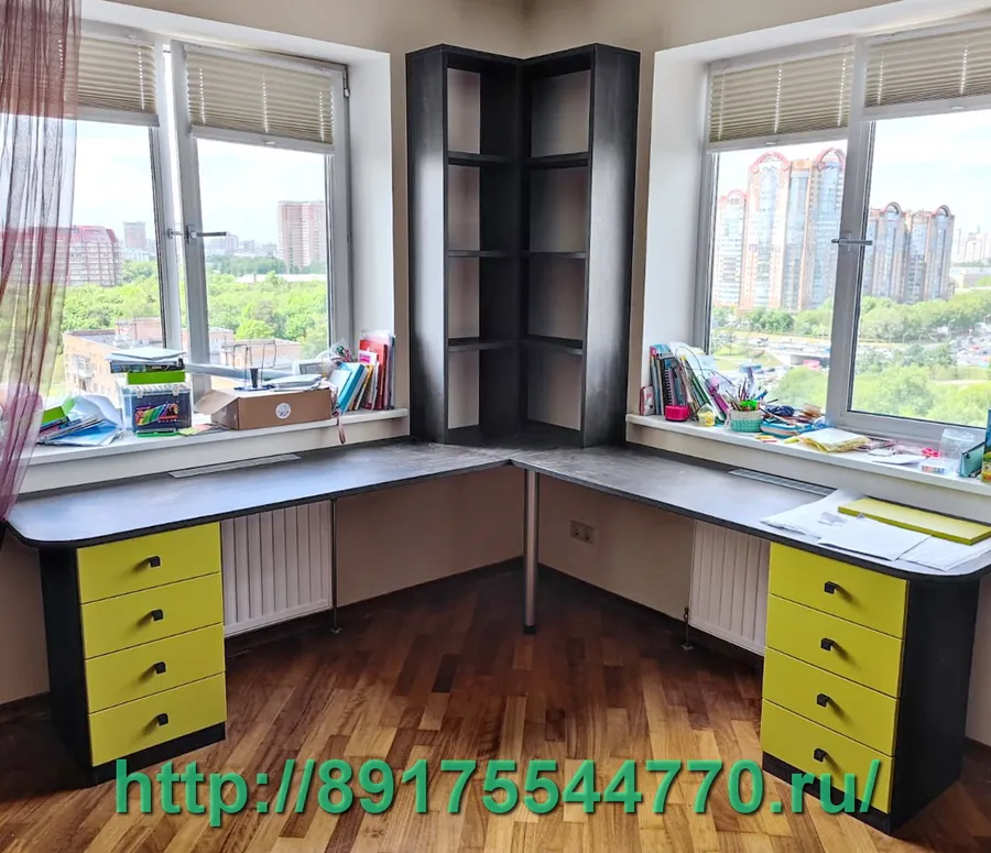 001 Угловой стол и полки.
Сделаем в любых размерах. Более 50 декоров ЛДСП Egger.
Сделано по индивидуальным размерам с учетом всех пожеланий заказчика.
