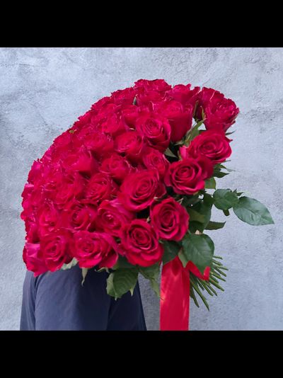 Букет красных роз 51 шт