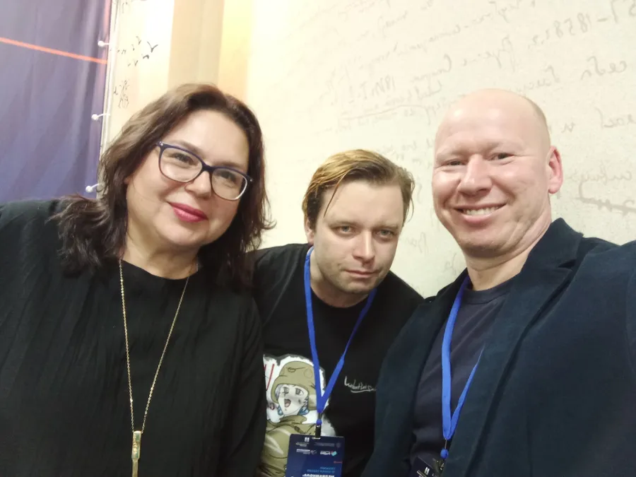 С любимой женой и коллегой Александром Пелевиным