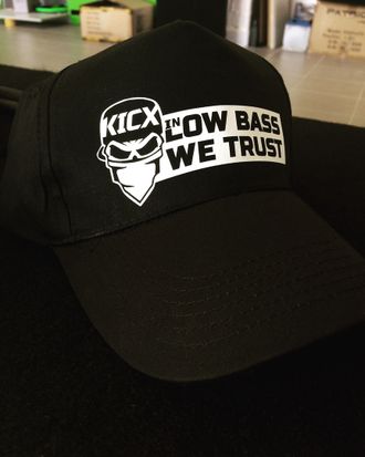 Бейсболка черная с логотипом KICX in low bass we trust