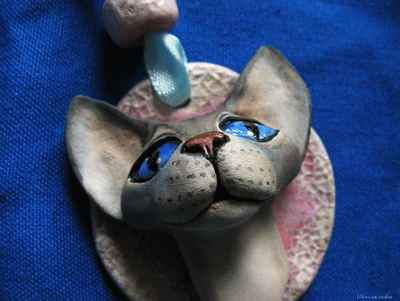 Северная Кошка. Необычная подвеска в виде кошки из лёгкой термоглины