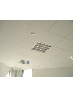 потолок плитами Armstrong