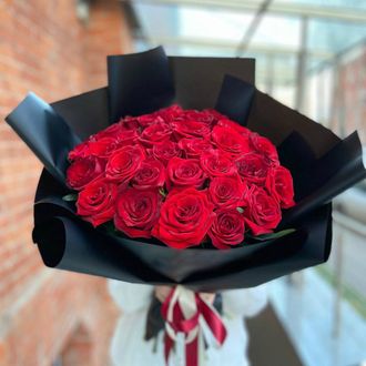 29 красных роз "Black"
