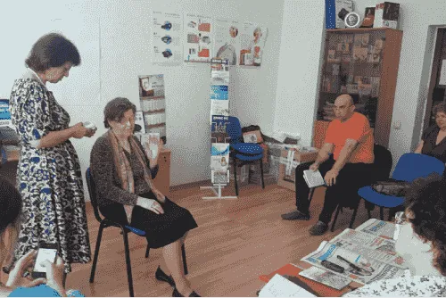 "Медицинская школа" в Екатеринбургском ДЭНАС-центре. Школу ведет врач И.Г. Минцева.