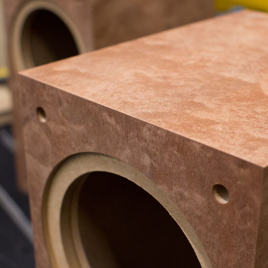 Акустика Seas Loki - корпуса в шпоне