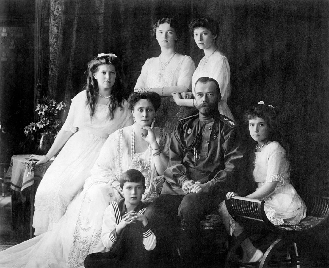 Николай II и его семья. Фотография 1913 года